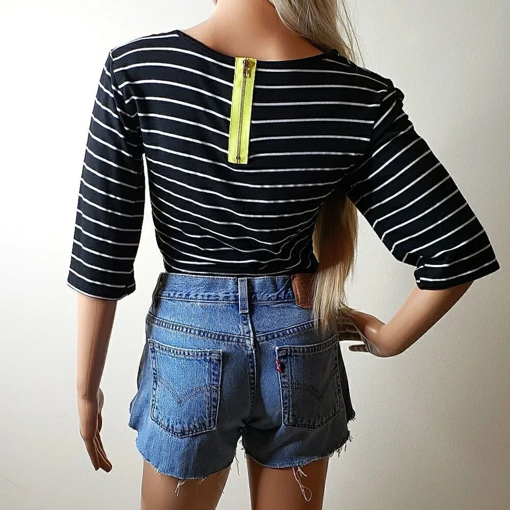 B. Jewel Cropped Sleeved Striped Crop Top - Picture 5 of 6